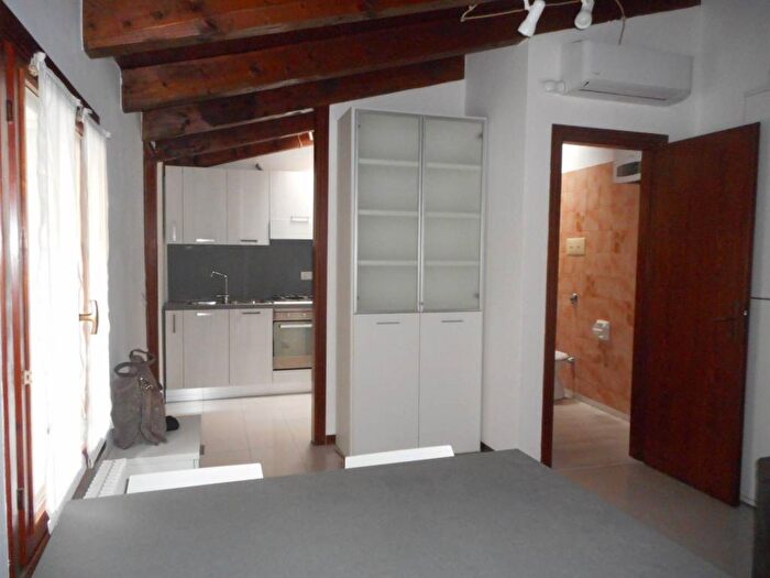 Appartamento trilocale in affitto in Contrà Muschieria, Centro Storico, Vicenza