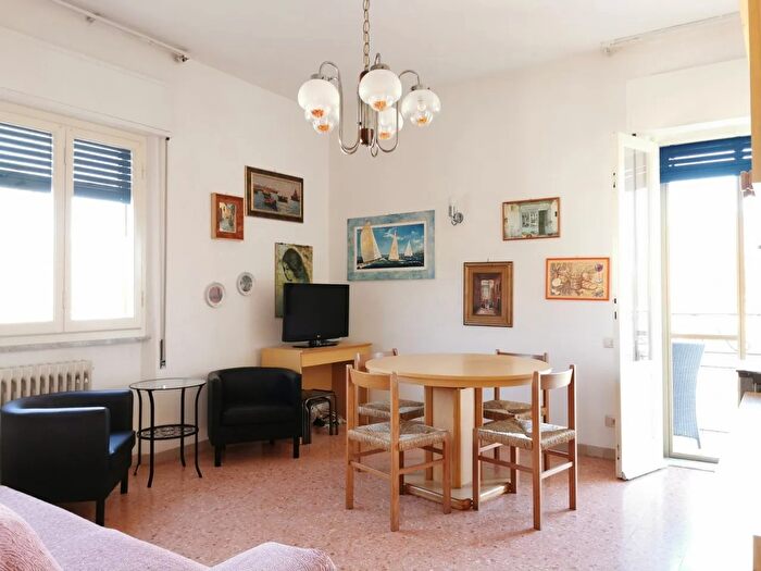 Casa quadrilocale in affitto in Via Donati, Forte Dei Marmi