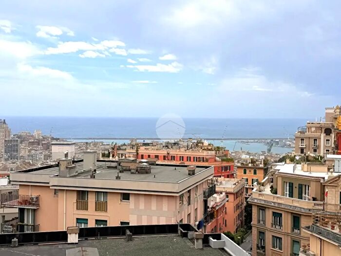 Appartamento con 6 locali in vendita in Via Delpino, Genova
