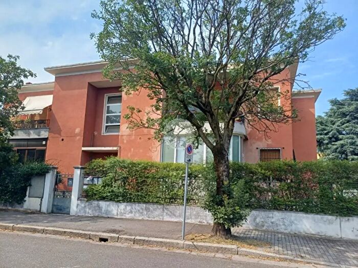 Appartamento con 5 locali in vendita in Via Gaetano Cresseri, Brescia
