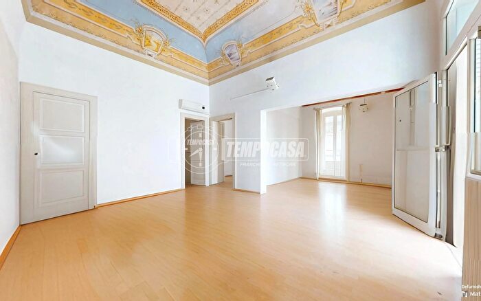 Casa con 10 locali in vendita in Via Carlo Poerio, Castellana Grotte