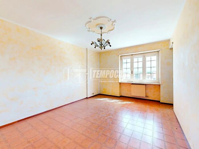 Appartamento quadrilocale in vendita in Via Neive, Castagnito