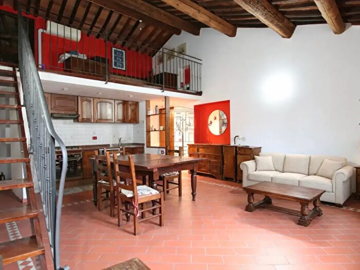 Appartamento quadrilocale in vendita in Via dei Bacchettoni, Lucca