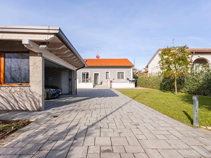 Casa con 5 locali in vendita in Cesano Maderno