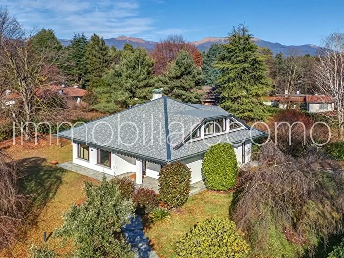 Casa con 8 locali in vendita in Via Cascina Pelada, Cantu