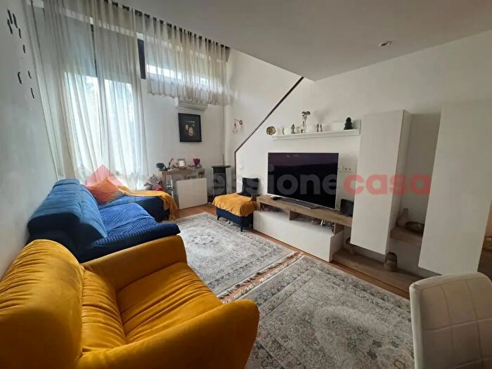 Appartamento con 5 locali in vendita in Via Dante da Castiglione, Firenze