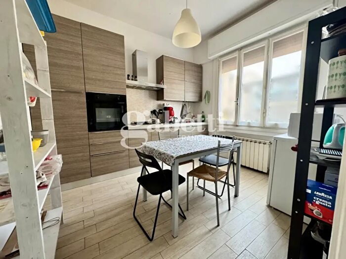 Appartamento trilocale in vendita in Via Giotto, Firenze