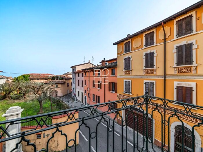 Appartamento bilocale in vendita in Via Mazzini, Desenzano Del Garda