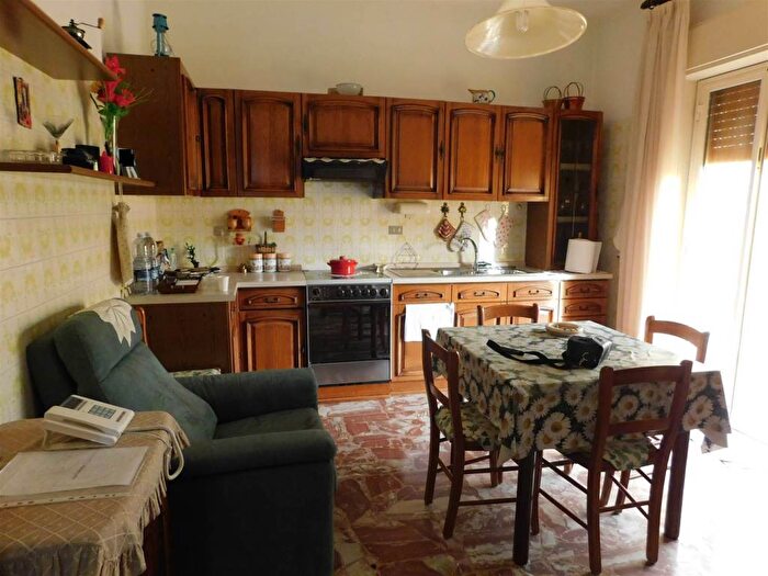 Appartamento trilocale in affitto in Via Mimiani, Centro, San Cataldo