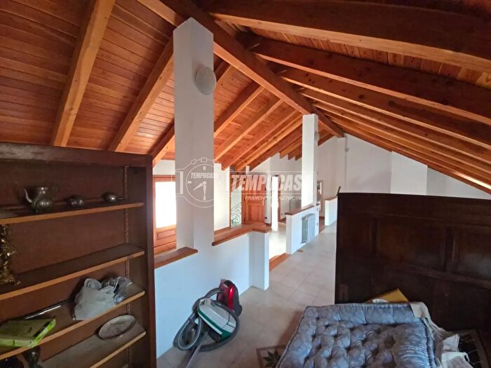 Appartamento con 10 locali in vendita in Via Trino, Torino