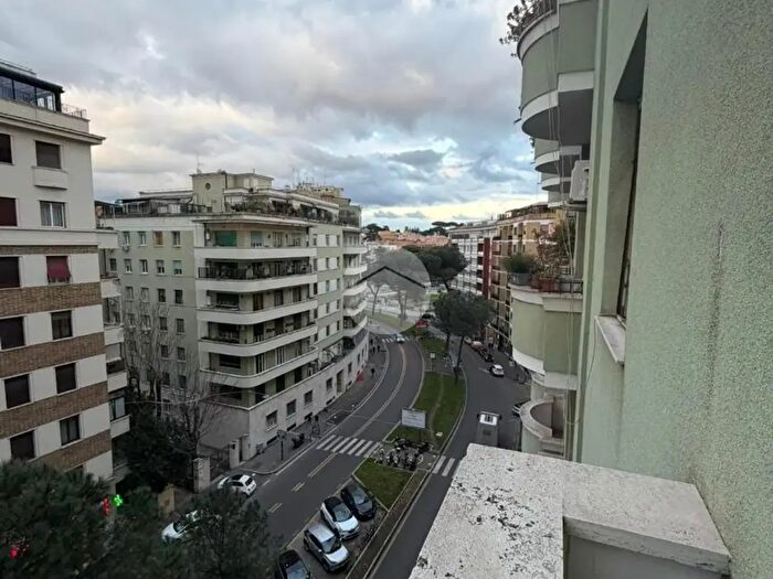 Appartamento quadrilocale in vendita in Corso Trieste, Roma