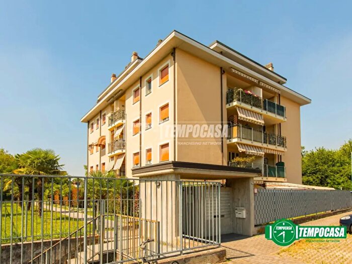 Appartamento trilocale in vendita in Via Fratelli di Dio Bis, Busto Arsizio