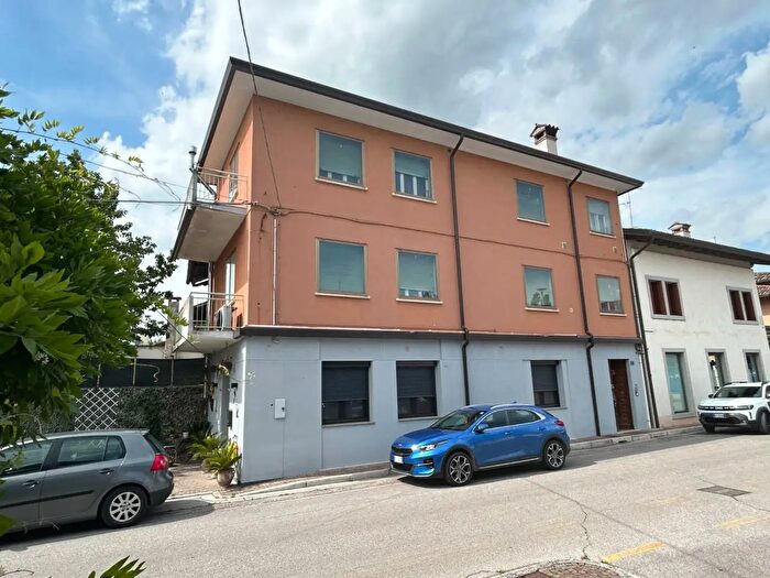 Casa con 6 locali in vendita in Via Roma, Camino Al Tagliamento