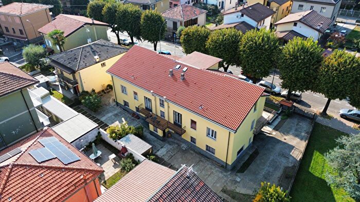 Casa con 6 locali in vendita in Viale Europa, Melzo