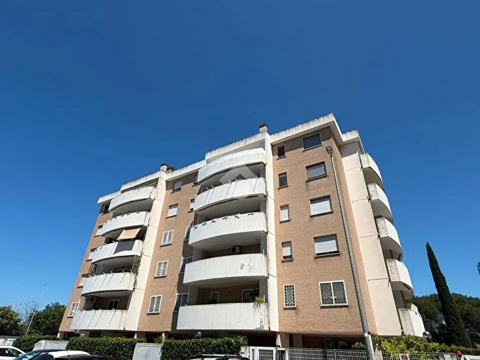 Appartamento bilocale in vendita in Via Luciano Conti, Roma