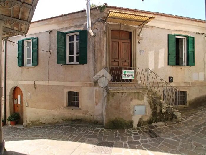 Appartamento trilocale in vendita in Via Lombardi, Tortorella