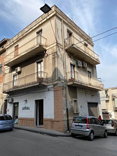 Casa con 8 locali in vendita in Via Vittorio Emanuele Palagonia, Palagonia