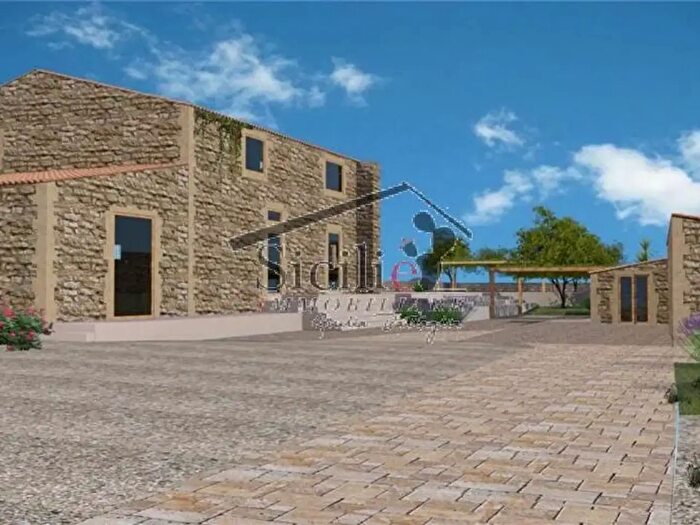 Casa con 17 locali in vendita in Scicli