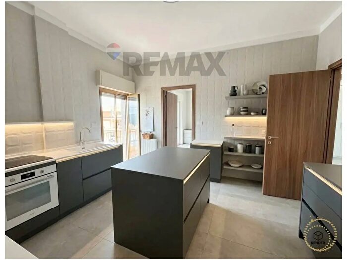 Appartamento con 8 locali in vendita in Via Archimede, Ragusa