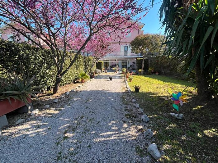 Appartamento quadrilocale in affitto in Vicolo SantAntonio in Canepine, Pavona, Albano Laziale