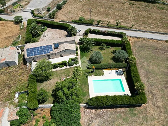 Casa con 8 locali in vendita in Cda Bettafilava, Ragusa