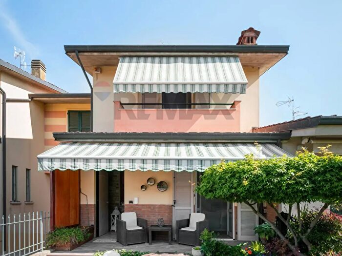 Casa trilocale in vendita in Via Papa Giovanni XXIII, Cazzago San Martino