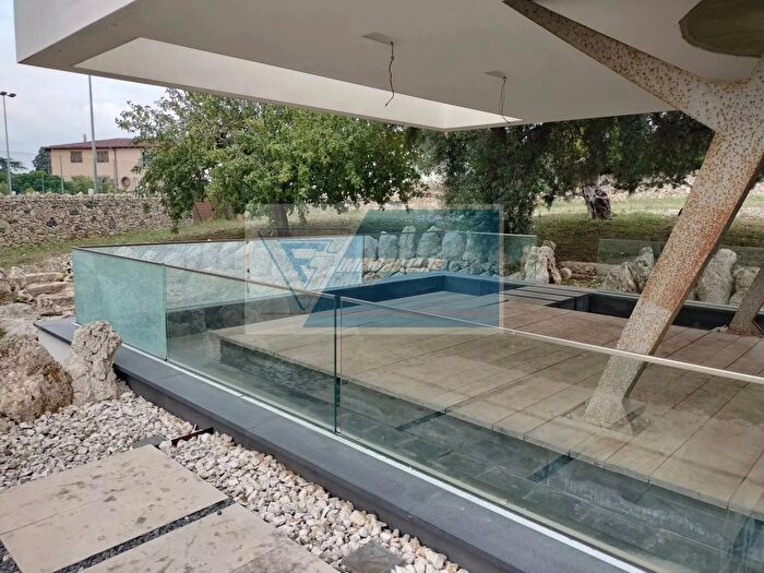 Casa con 10 locali in vendita in Siracusa