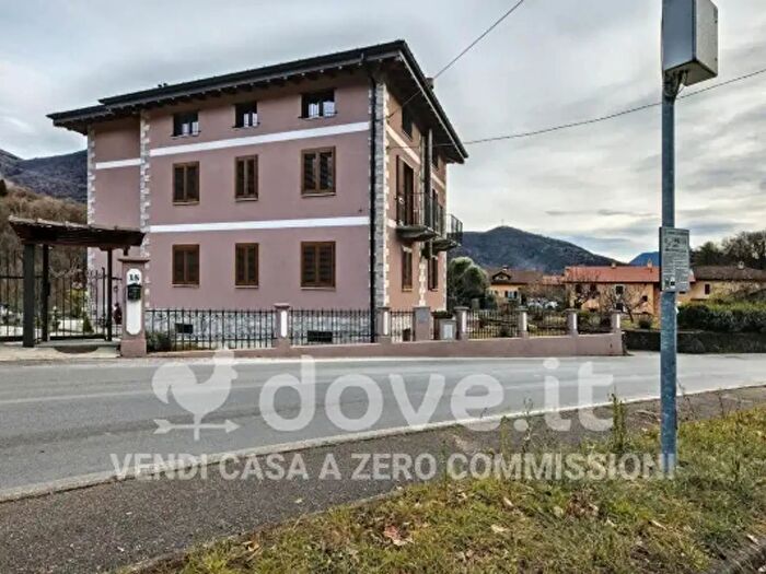 Casa quadrilocale in vendita in Via Risorgimento, Dumenza