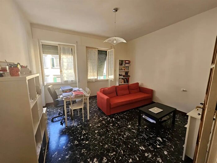 Appartamento trilocale in affitto in Via Carlo Pisacane, Firenze