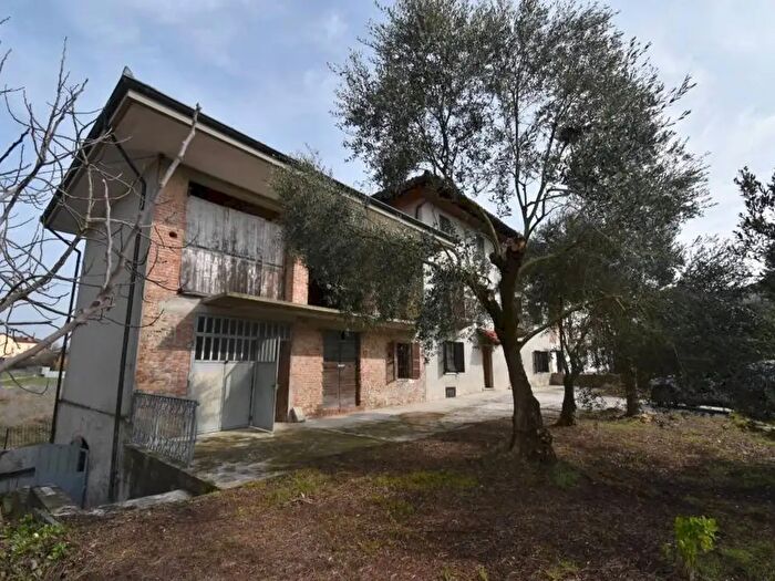 Casa con 10 locali in vendita in Via Verguino, Isola DAsti