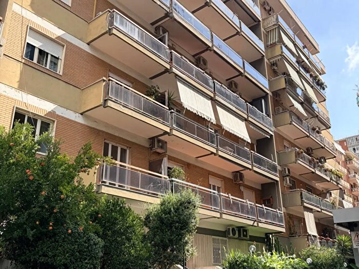 Appartamento trilocale in affitto in Napoli