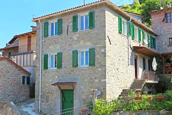 Casa con 5 locali in vendita in Casola In Lunigiana