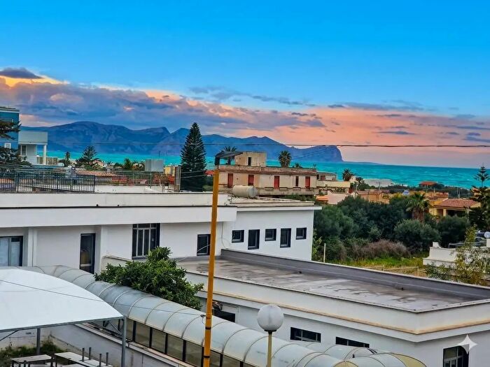 Appartamento con 5 locali in vendita in Via Vittime di Via Fani, Terrasini