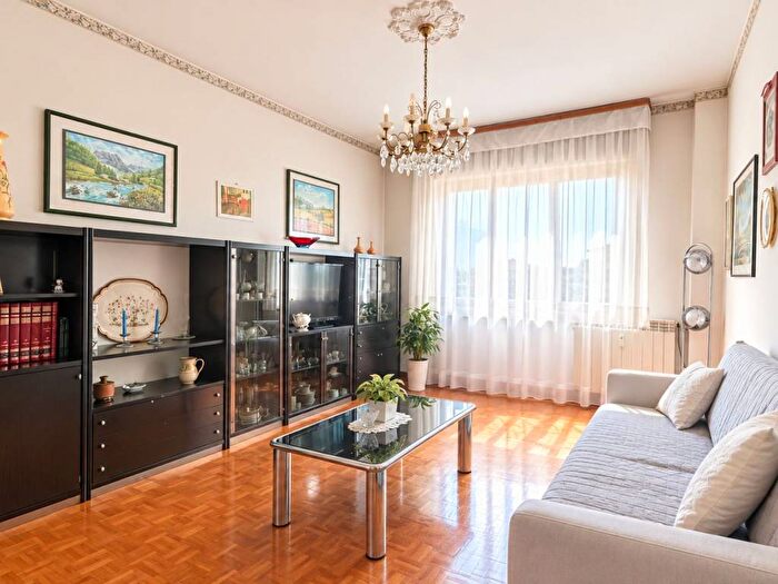 Appartamento trilocale in vendita in Via Guido De Ruggiero, Gratosoglio, Milano