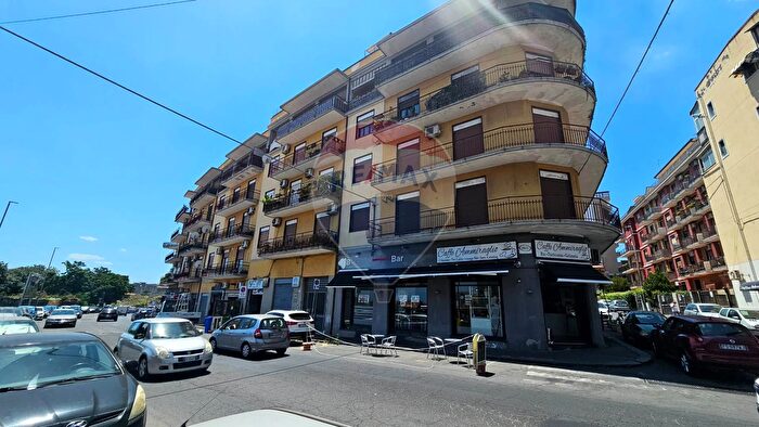 Appartamento quadrilocale in vendita in Via Ammiraglio Caracciolo, Catania