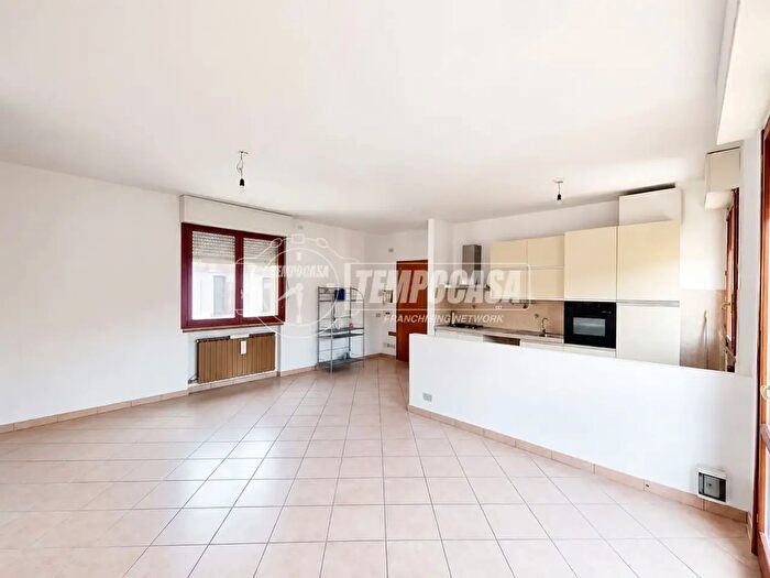 Appartamento trilocale in vendita in Via F Gioia, Meda