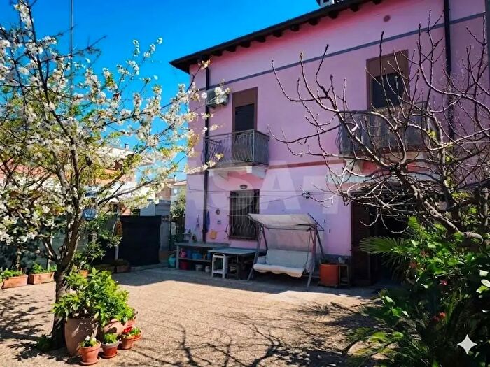 Appartamento trilocale in vendita in Via Emma Macchi Zonda, Varese