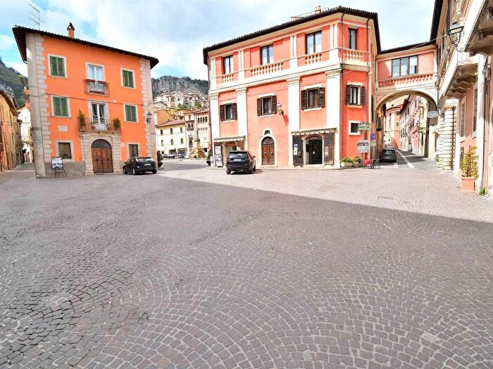 Appartamento con 6 locali in vendita in Via dei Cordoni, Tagliacozzo