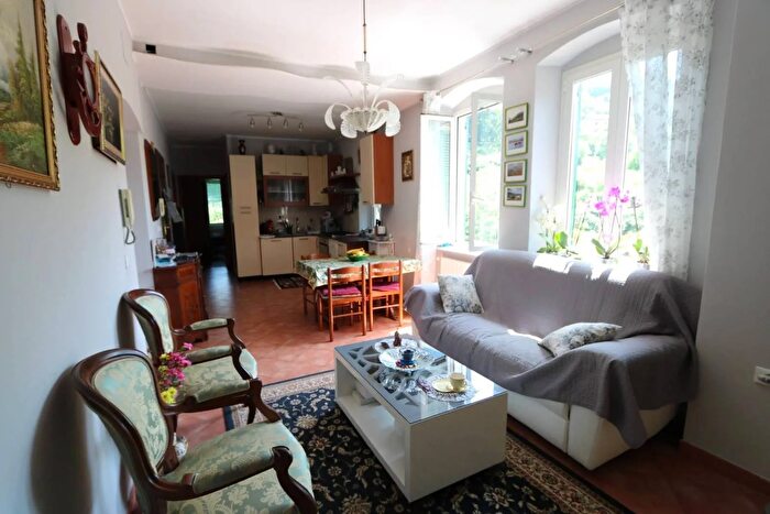 Appartamento con 5 locali in vendita in Via Vittorio Veneto Mignanego, Mignanego