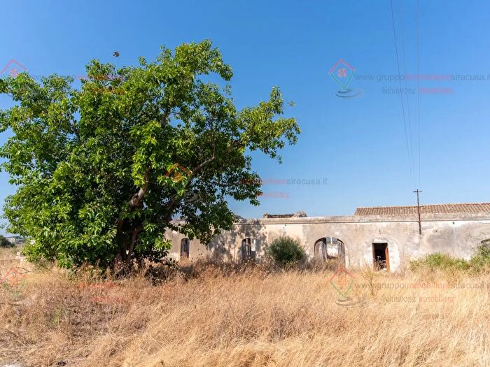 Casa con 10 locali in vendita in Siracusa