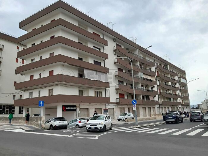 Appartamento con 8 locali in vendita in Via Damone, Siracusa