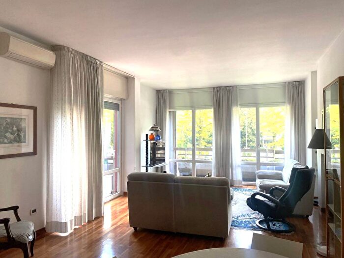 Appartamento con 6 locali in affitto in Viale Camillo Benso di Cavour, Centro Storico, Ferrara