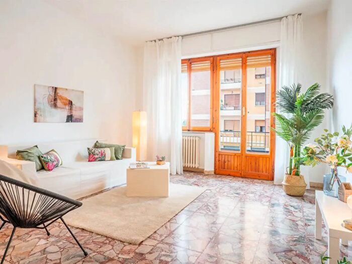 Appartamento con 5 locali in vendita in Via Quinto Settano, Siena