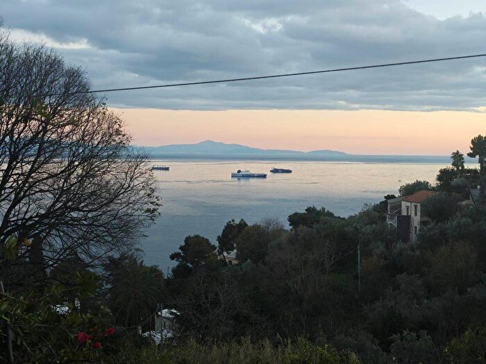 Appartamento quadrilocale in affitto in Vietri sul Mare