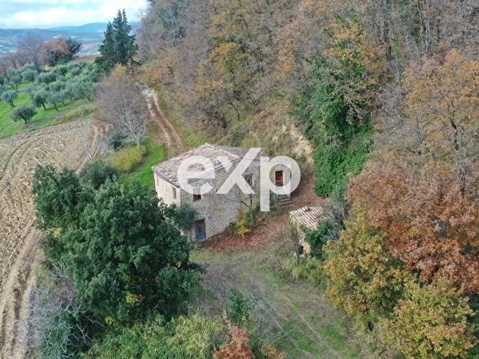 Casa con 5 locali in vendita in Via dei Lubachi, Fratte Rosa
