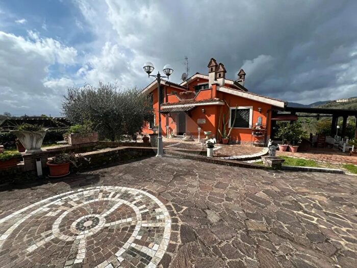 Casa con 6 locali in vendita in OlevanoRomano, Pomezia