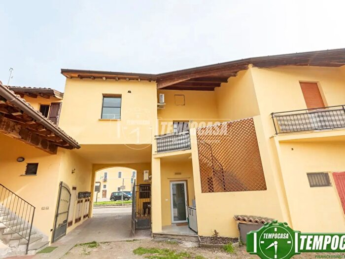 Casa quadrilocale in vendita in Via Roma, Casale Cremasco Vidolasco