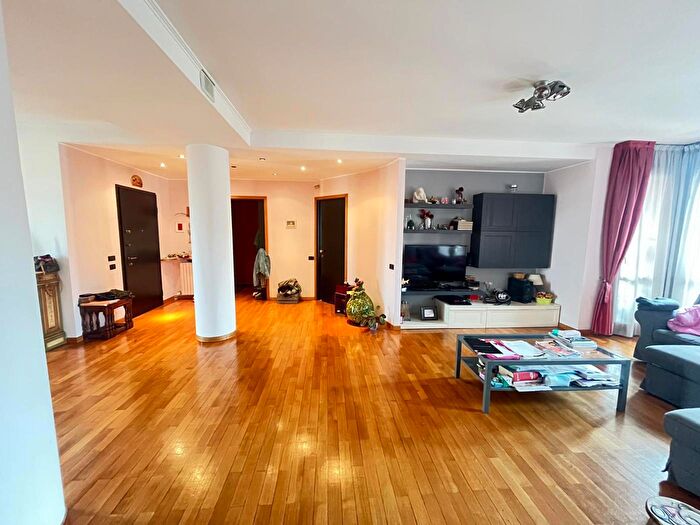 Appartamento quadrilocale in vendita in Via Paolo VI, Abbiategrasso