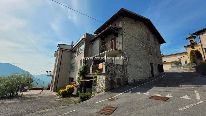 Casa con 6 locali in vendita in Abate, Albino