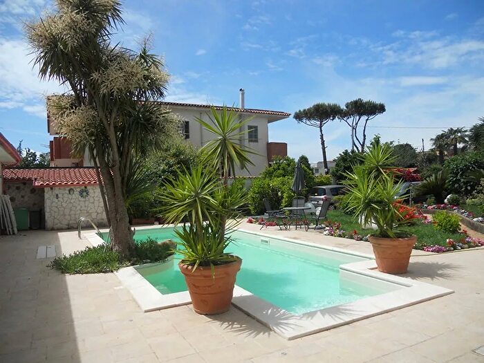 Casa con 7 locali in vendita in Via Carrafiello, Giugliano In Campania